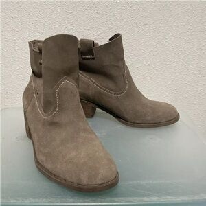 Carlos Santana Grey Tan Leighton Suede Slouchy Low Heel Ankle Booties Size 8